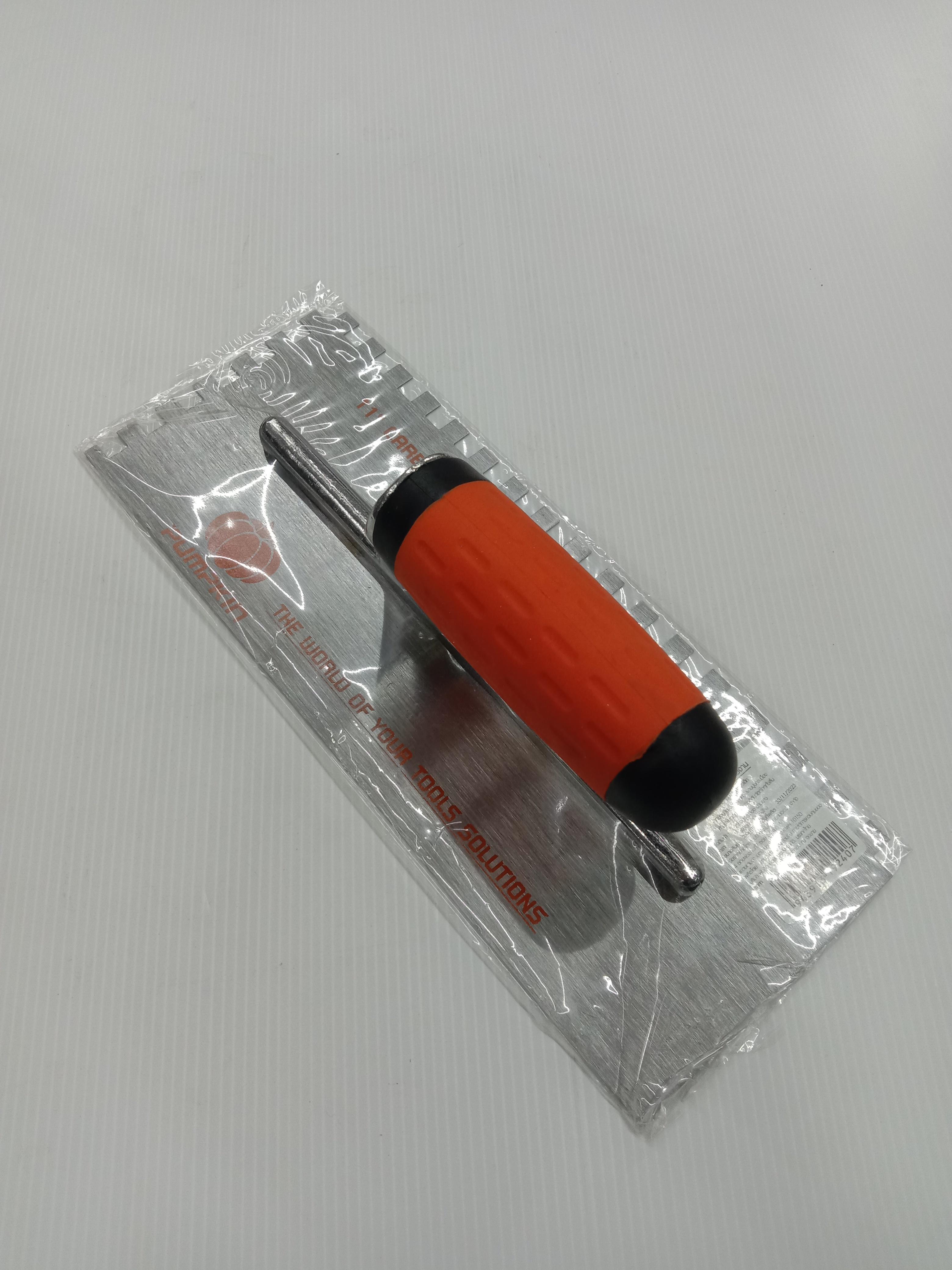PUMPKIN เกียงปูกระเบื้องยาง ด้ามยางพลาสติก แบรนด์ PUMPKIN - ฮาร์ดแวร์ ราคา 185 บาท