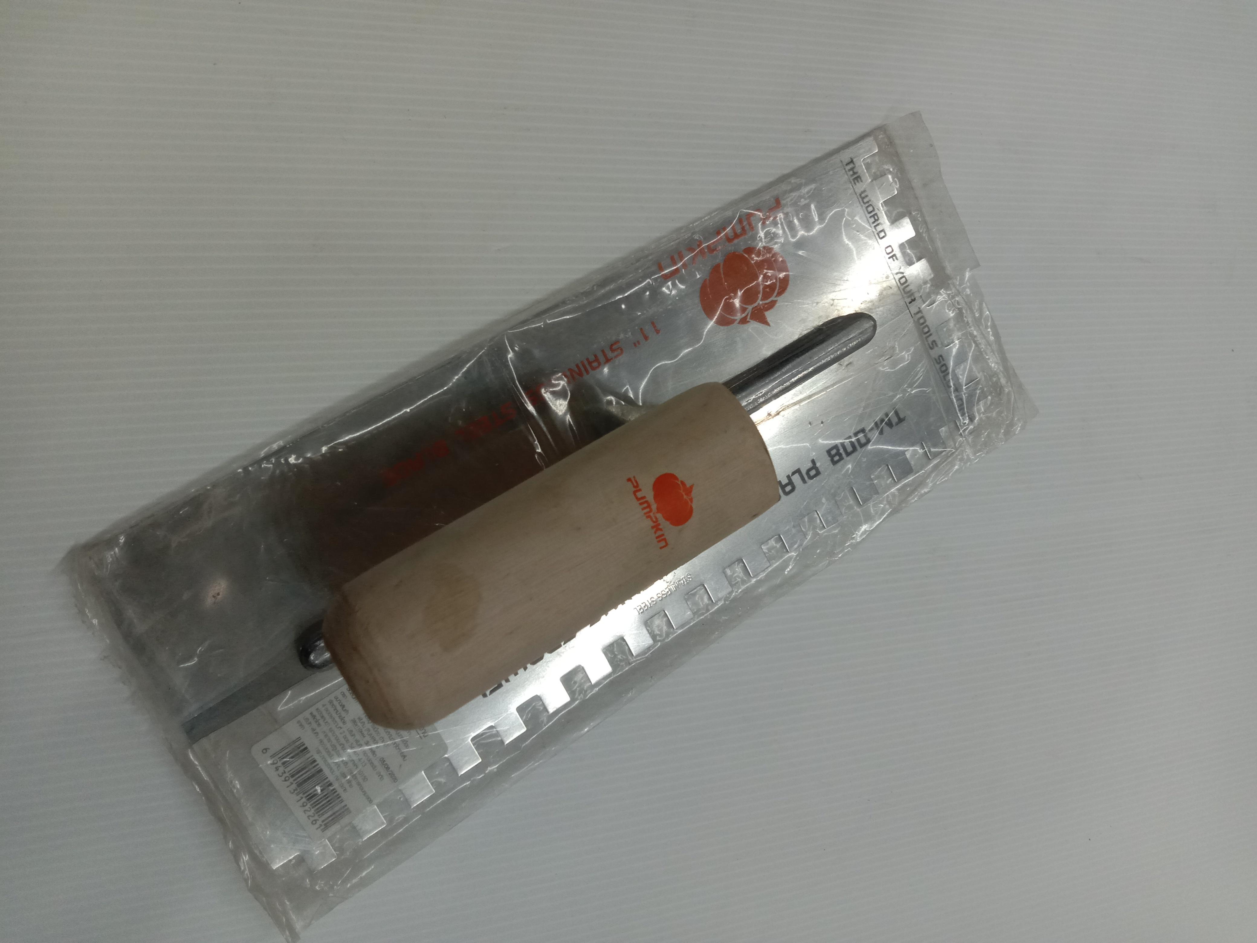 PUMPKIN เกียงปูกระเบื้องยาง สแตนเลส ด้ามไม้ แบรนด์ PUMPKIN - ฮาร์ดแวร์ ราคา 249 บาท
