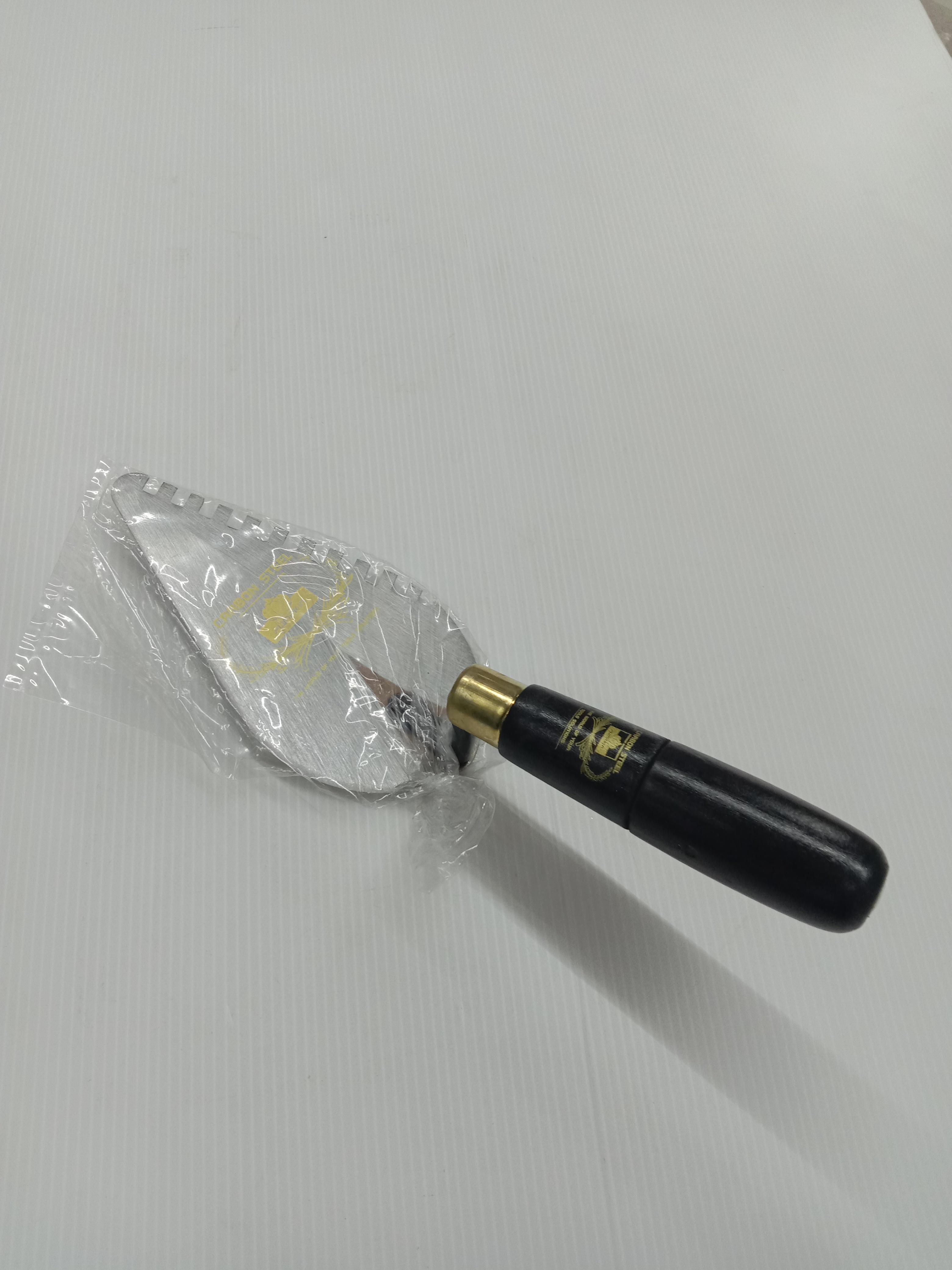 PUMPKIN เกียงหวีสามเหลี่ยมปูกระเบื้อง ด้ามดำ(ขวา) แบรนด์ PUMPKIN - ฮาร์ดแวร์ ราคา 42 บาท