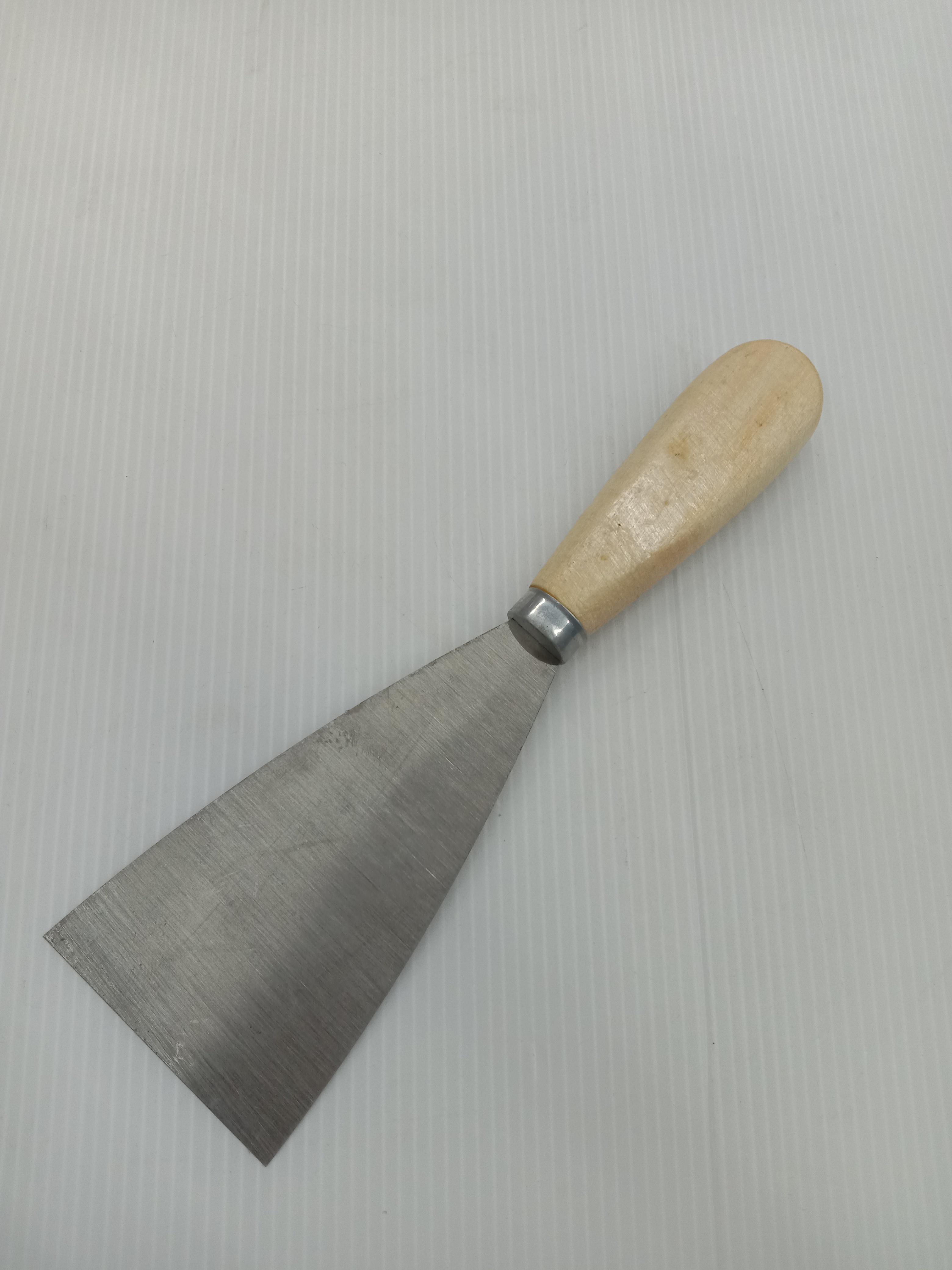 เกรียงโป้วสีจีน 2-1/2 แบรนด์ บางกอกโลหะกิจ - ฮาร์ดแวร์ ราคา 25 บาท