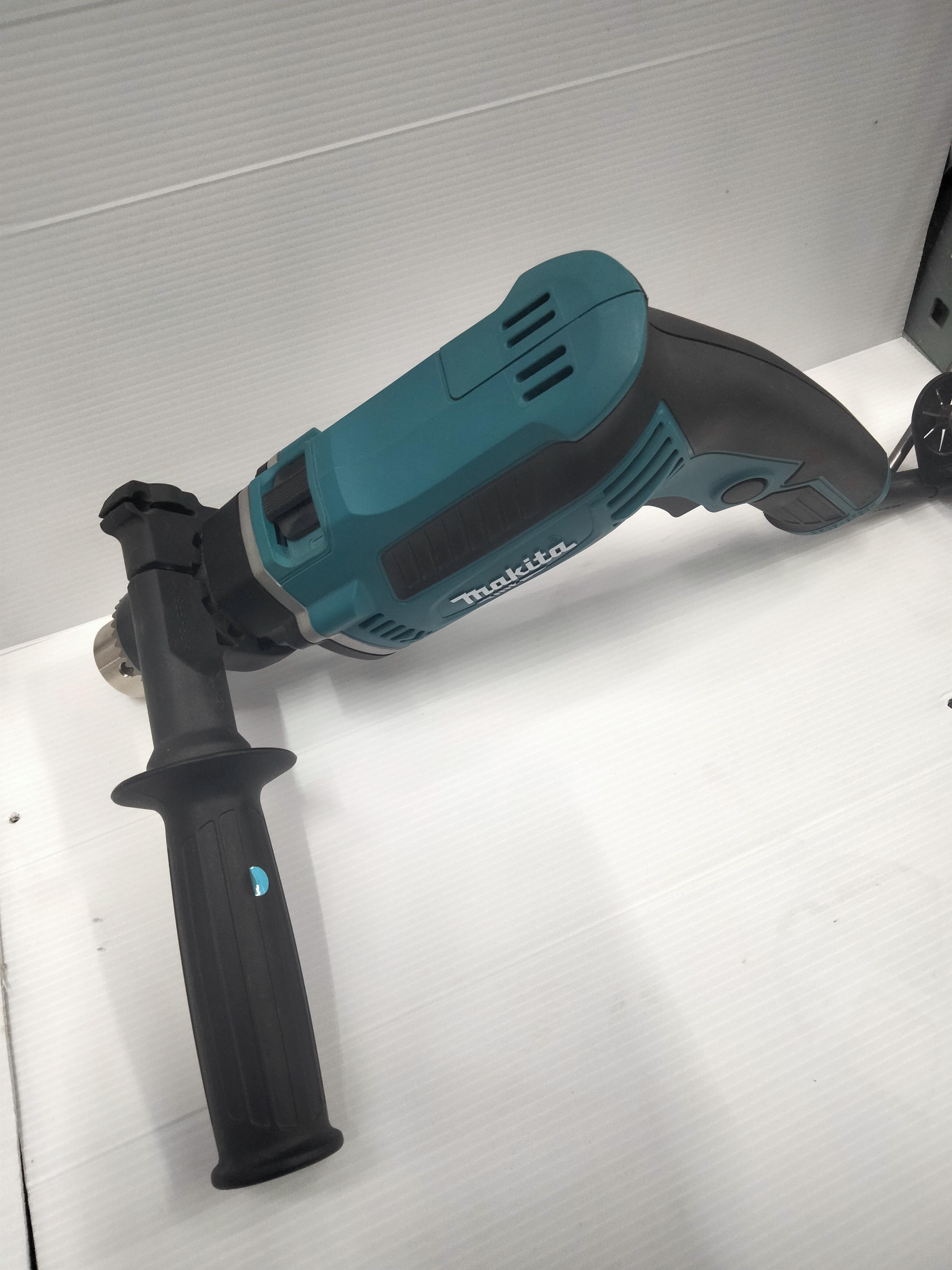 MAKITA สว่านกระแทก กล่อง+อุปกรณ์ M8103KX1B 13มิล