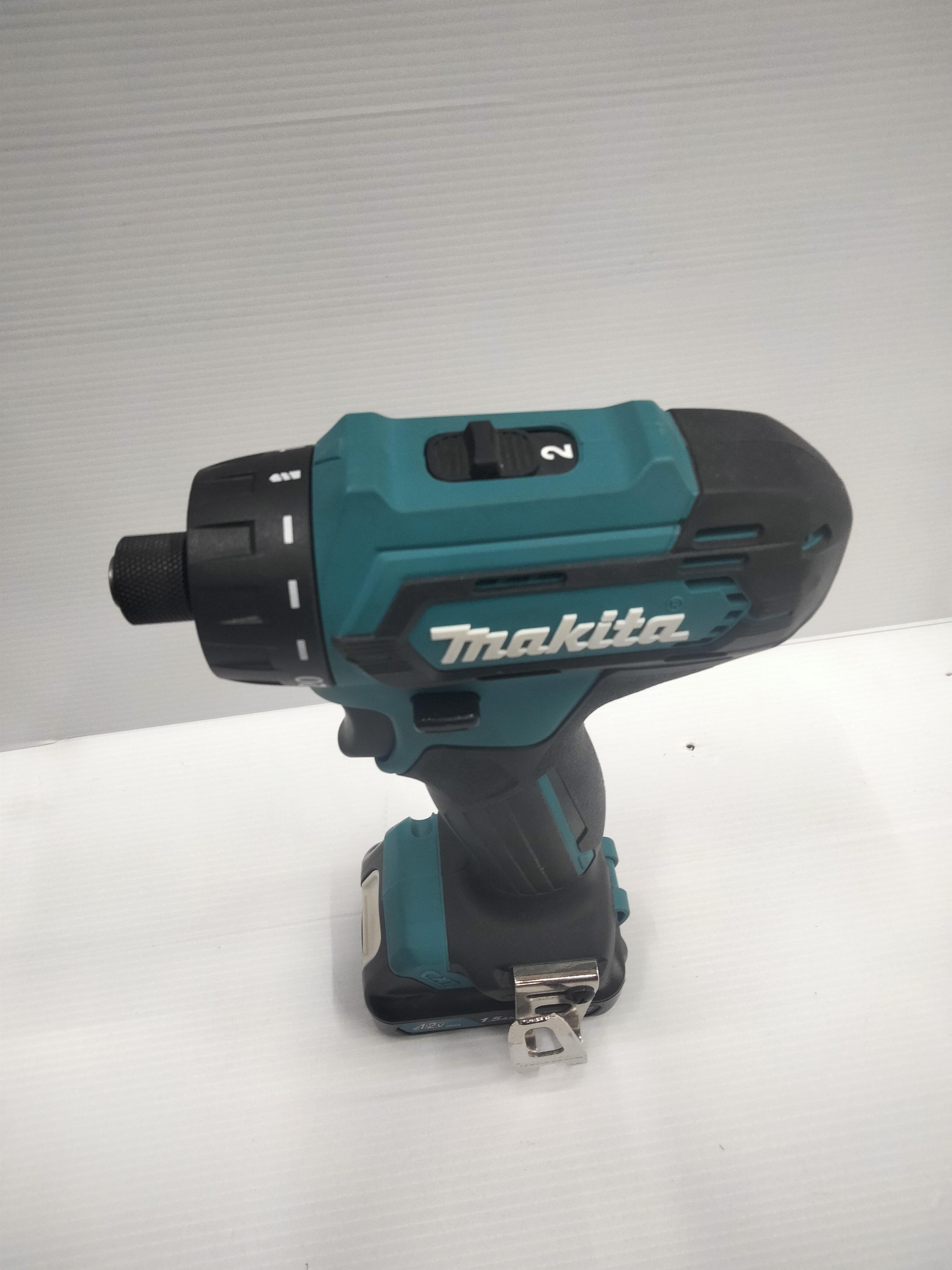 MAKITA สว่านไขควงไร้สาย DF033DWYE 12VMAX 0.8-10 มม.(1/32 - 3/8)