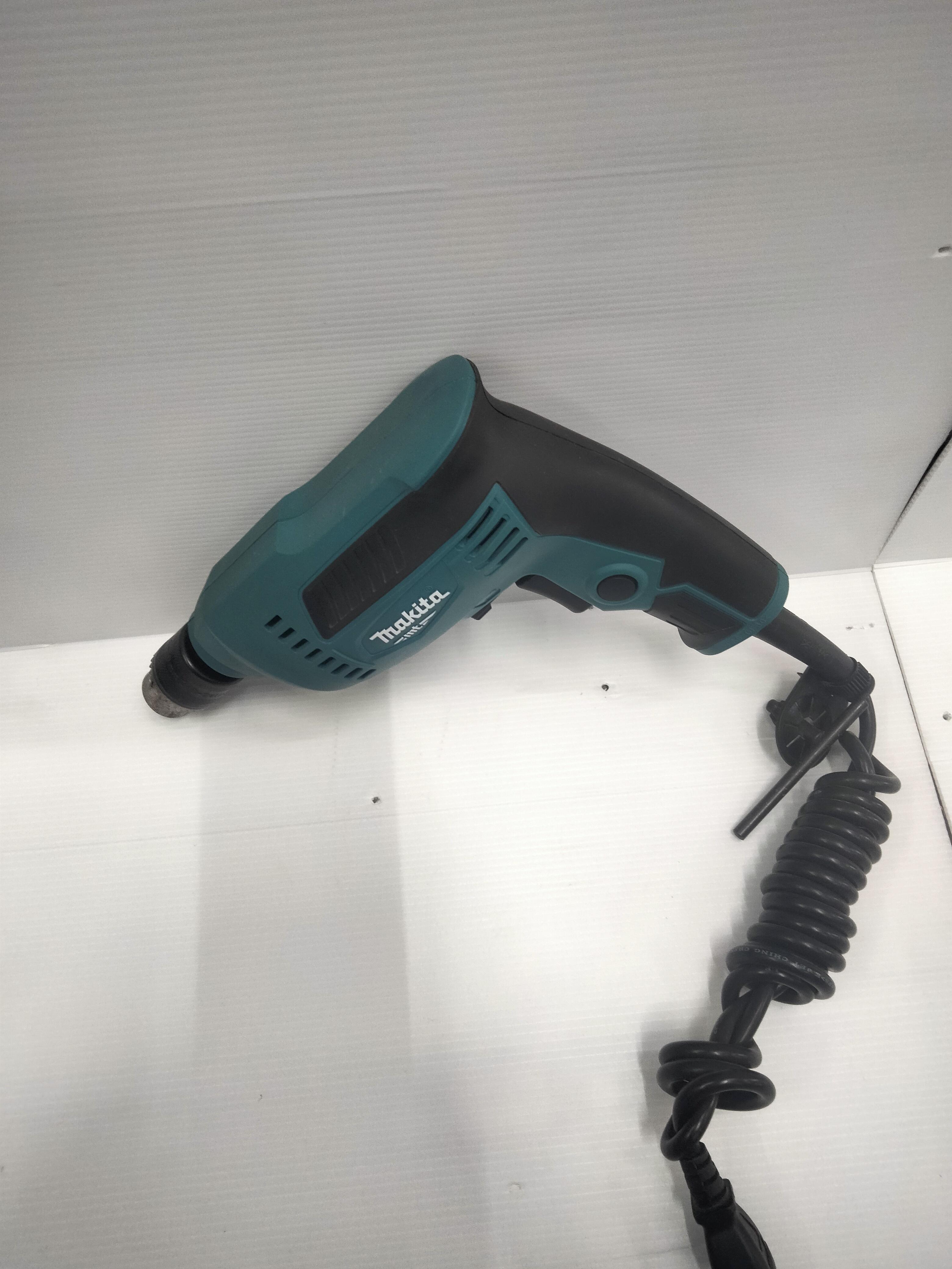 MAKITA สว่านปรับรอบซ้าย-ขวา M6001B 450W 3/8นิ้ว