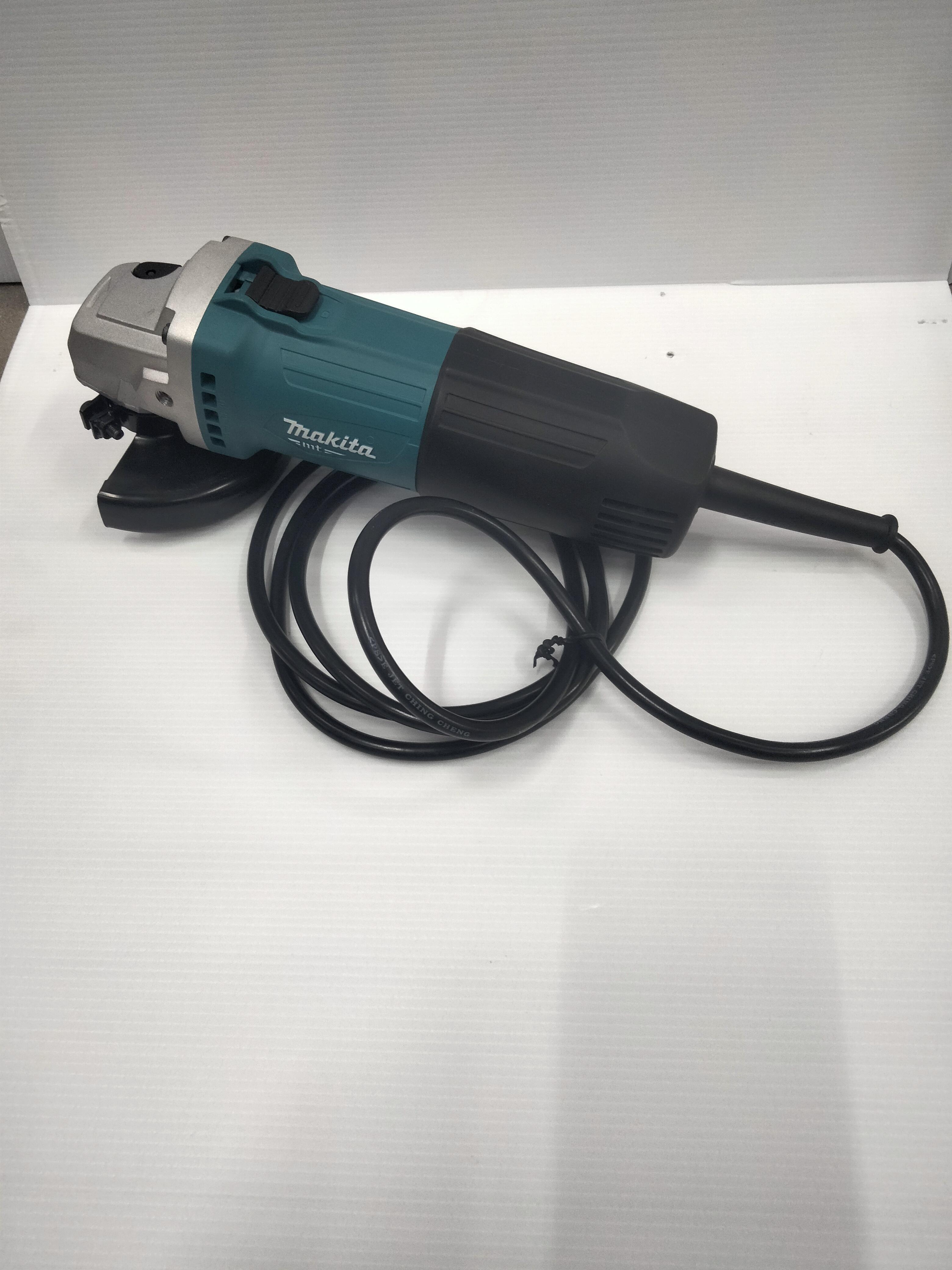 MAKITA เครื่องเจียร 540W สวิทซ์สไลด์ M0900B 4นิ้ว