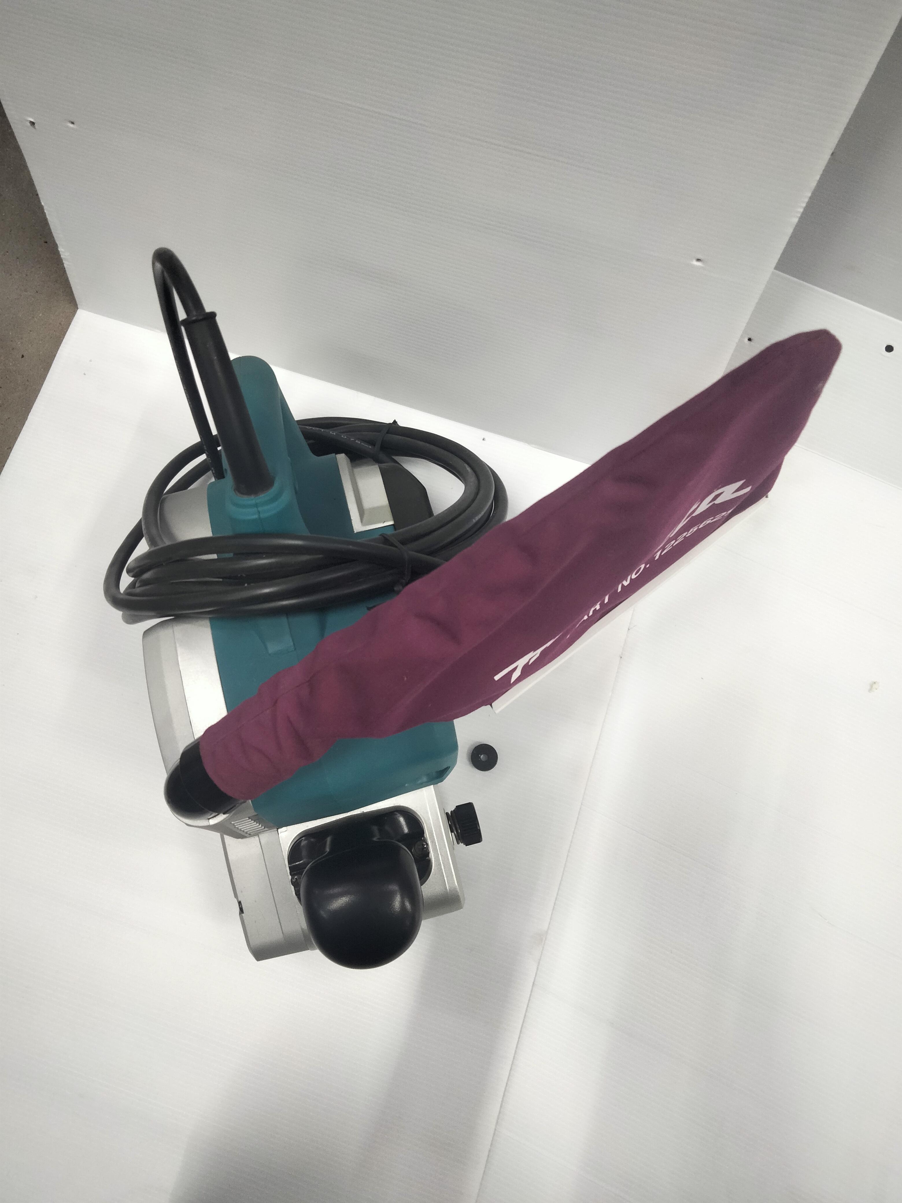 MAKITA M011-9403 9403 เครื่องขัดกระดาษทรายสายพาน 4นิ้ว * 24นิ้ว ใหม่ - ภาพที่ 3