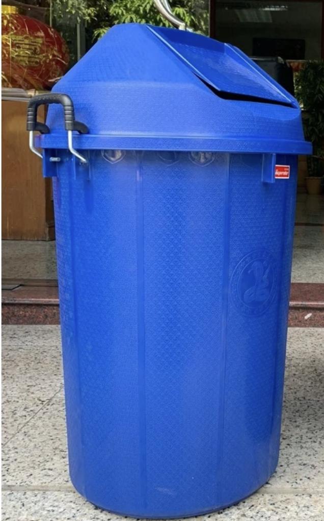 ตรางู ถังขยะฝาแกว่ง GB 22 ชนิดกลม 72L. สีน้ำเงิน (7ใบ/มัด) แบรนด์ เอสพี พลาสติก - ตกแต่ง ราคา 275 บาท