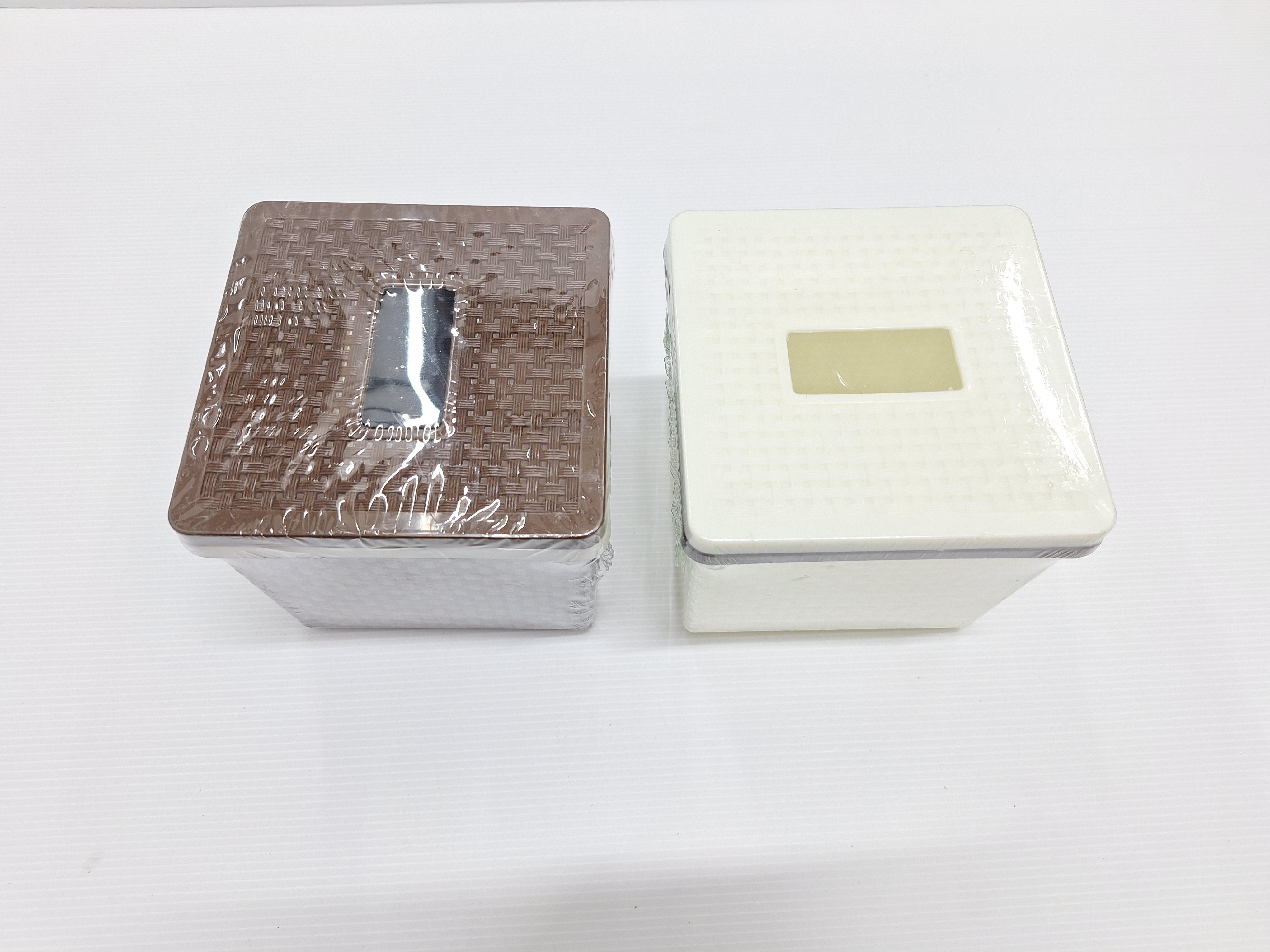 กล่องทิชชู่  NO.8004 แบรนด์ สุขสม - ตกแต่ง ราคา 20 บาท