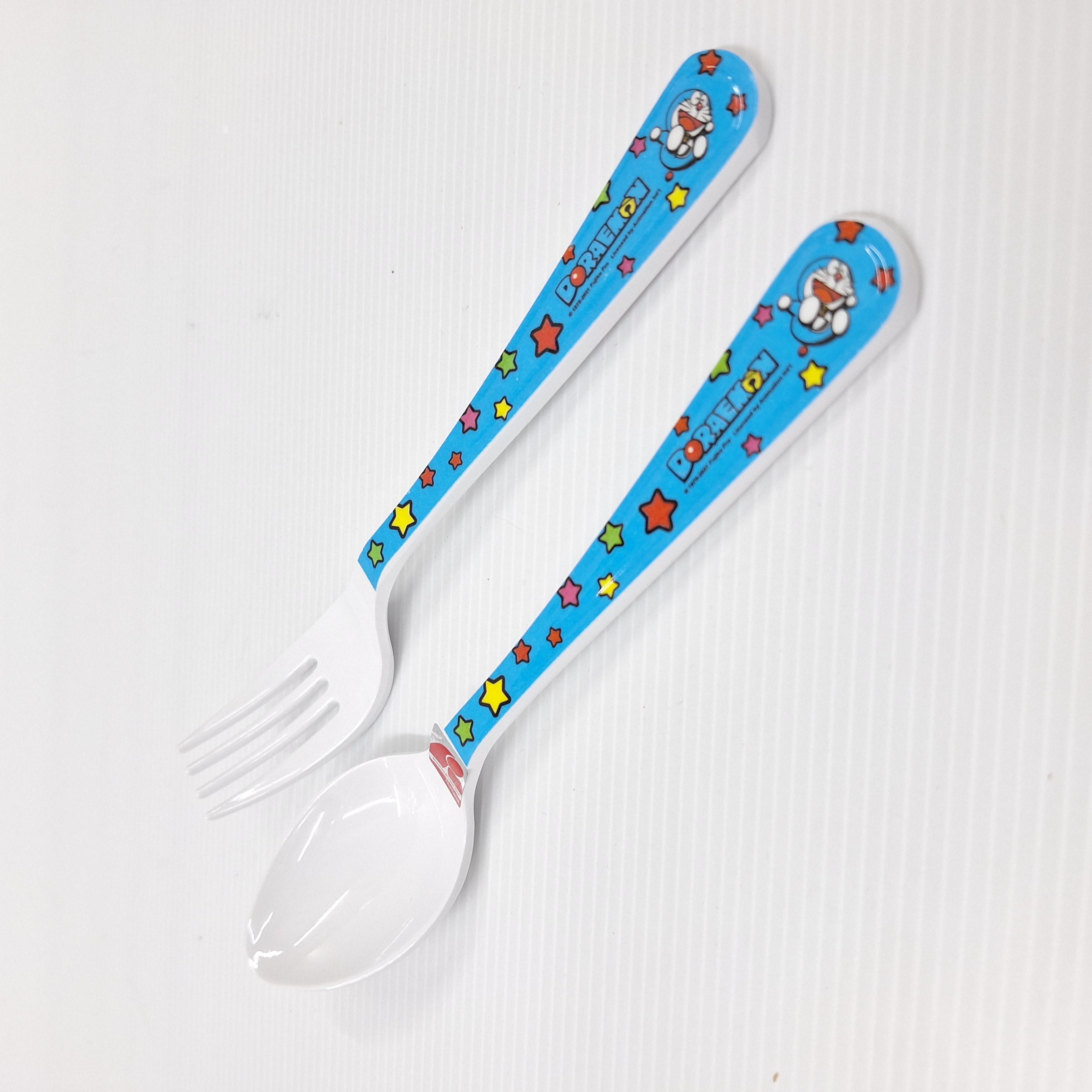 SUPERWARE ชุดช้อนส้อม SP/F358 โดราเอม่อน บูม แบรนด์ ศรีไทยซุปเปอร์แวร์ - ตกแต่ง ราคา 55 บาท