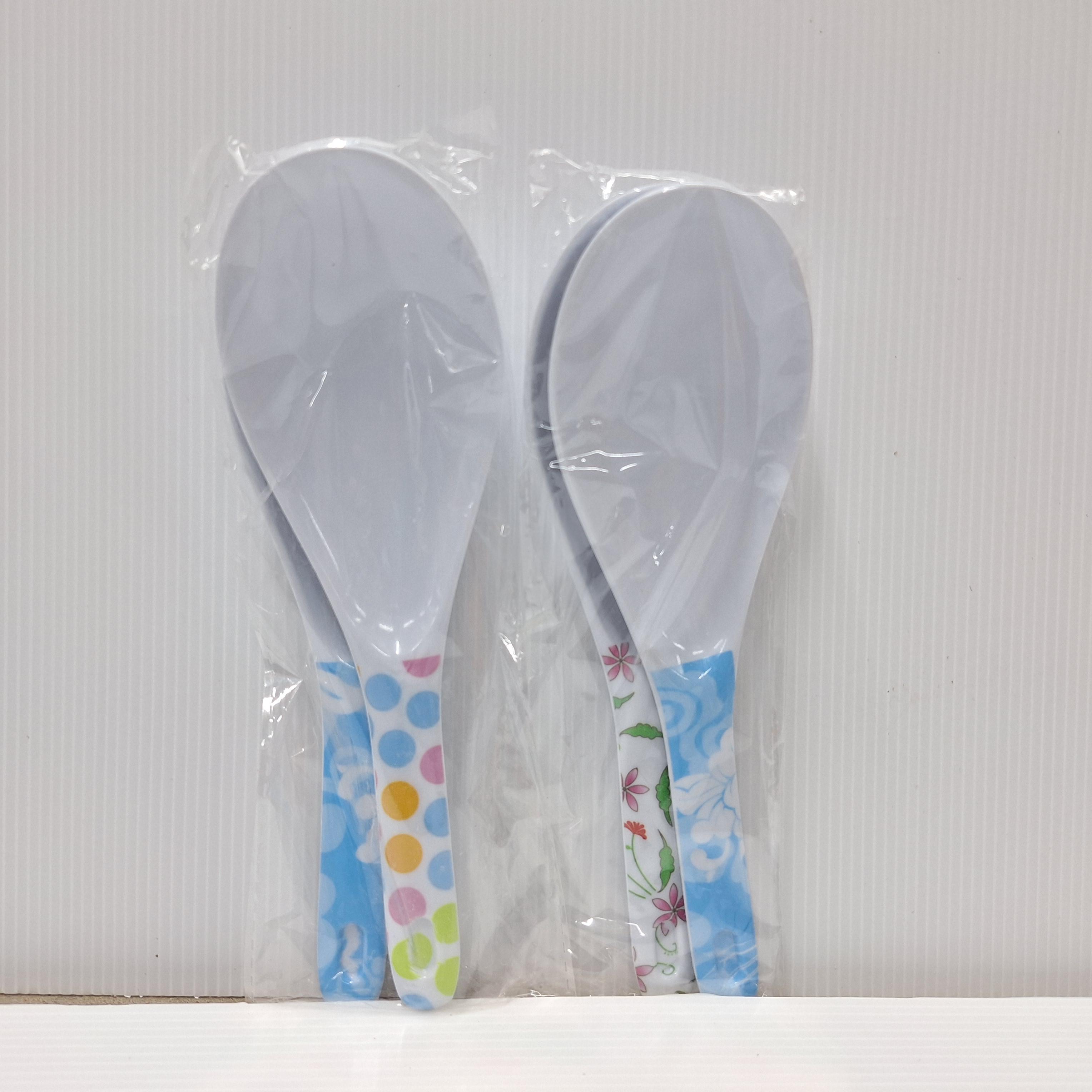 ทัพพีตัดข้าวพลาสติก 1*2 แบรนด์ สุขสม - ตกแต่ง ราคา 22 บาท