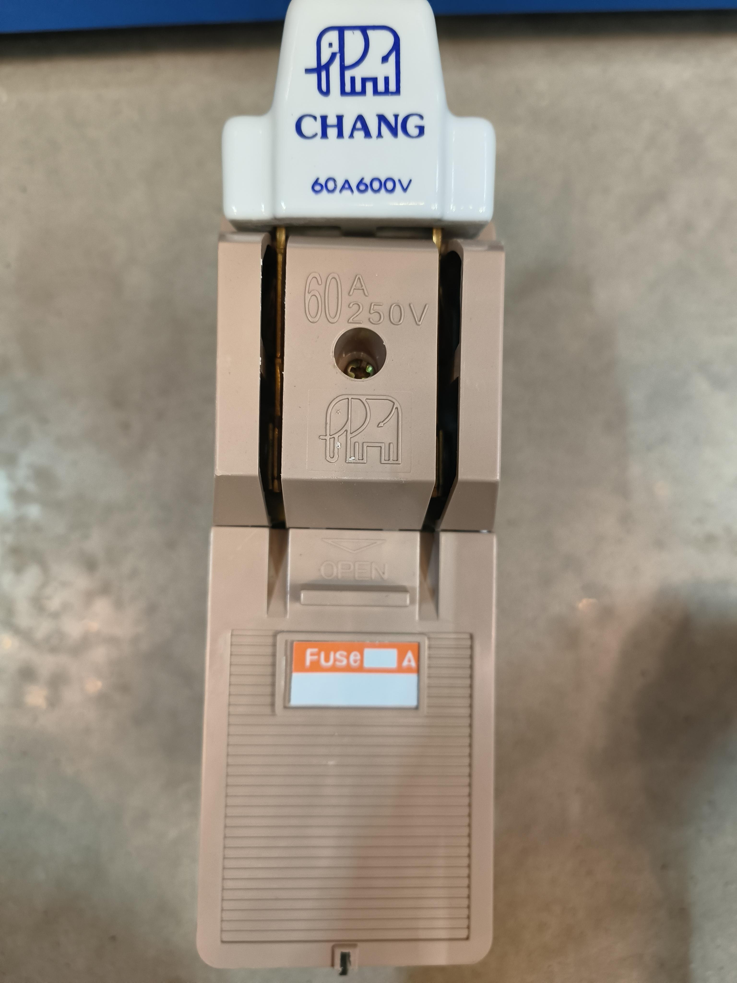 คัทเอาท์ 2P 60A ตราช้าง แบรนด์ CHANG - ระบบไฟฟ้าและระบบน้ำ ราคา 195 บาท