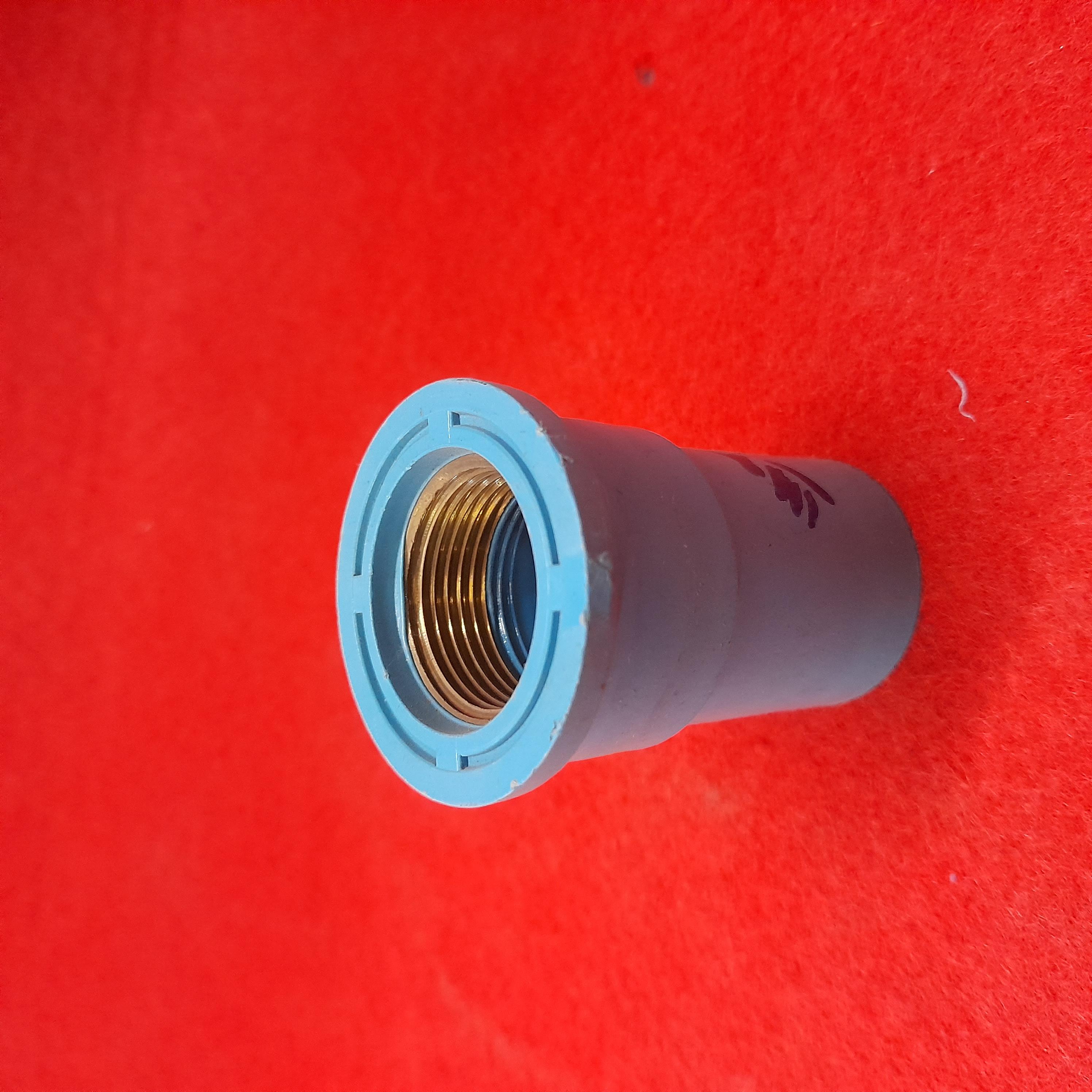 SCG ข้อต่อตรงเกลียวใน PVC ทองเหลือง #3/4 (90/ลัง)