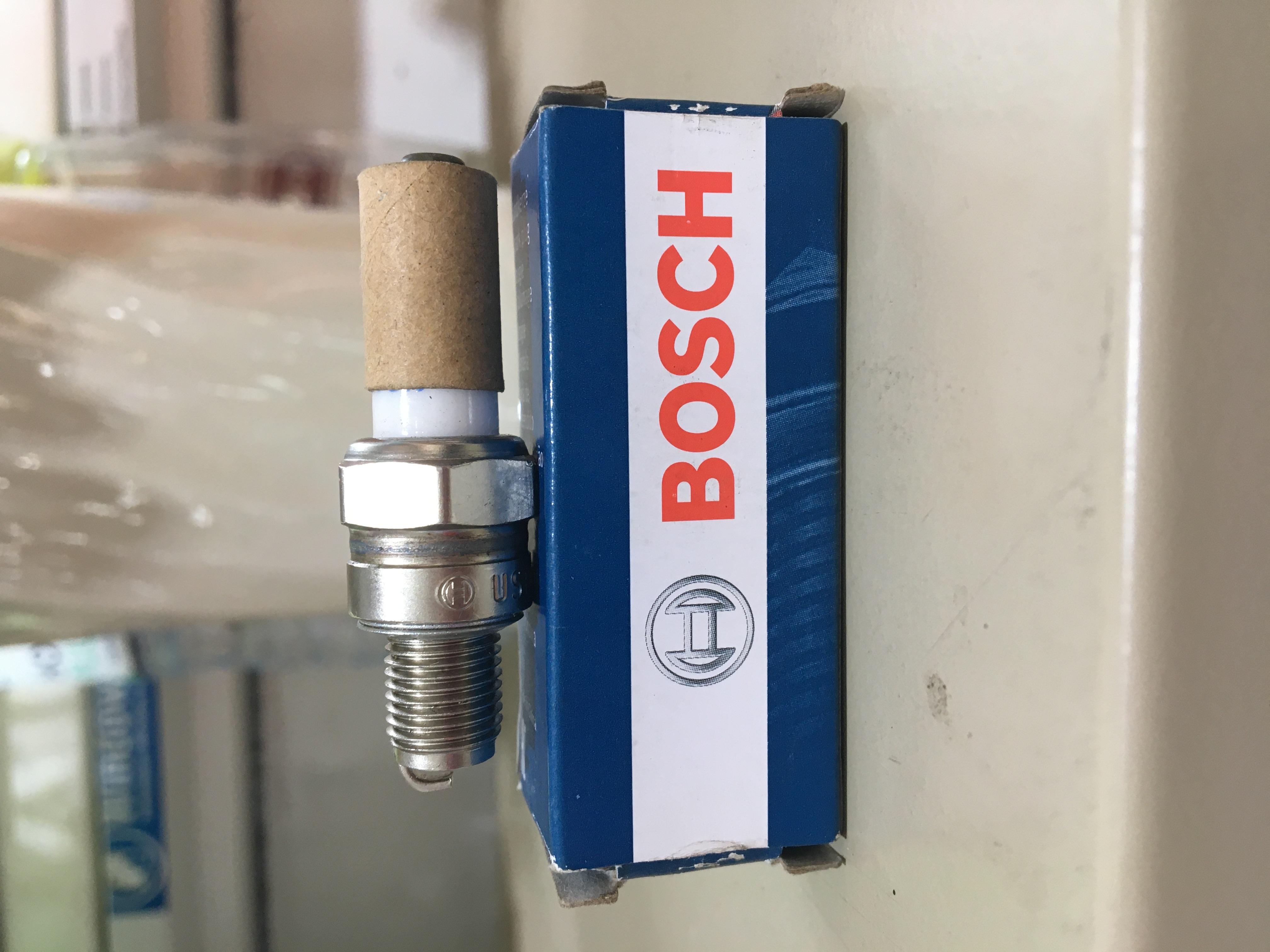 BOSCH อะไหล่ หัวเทียนเครื่องตัดหญ้า 4จังหวะ USR7AC=UMK435 ใช้กับ 4จังหวะ GX35 #47728 แบรนด์ ไอโอวา อินเตอร์เทรด - การเกษตร ราคา 120 บาท