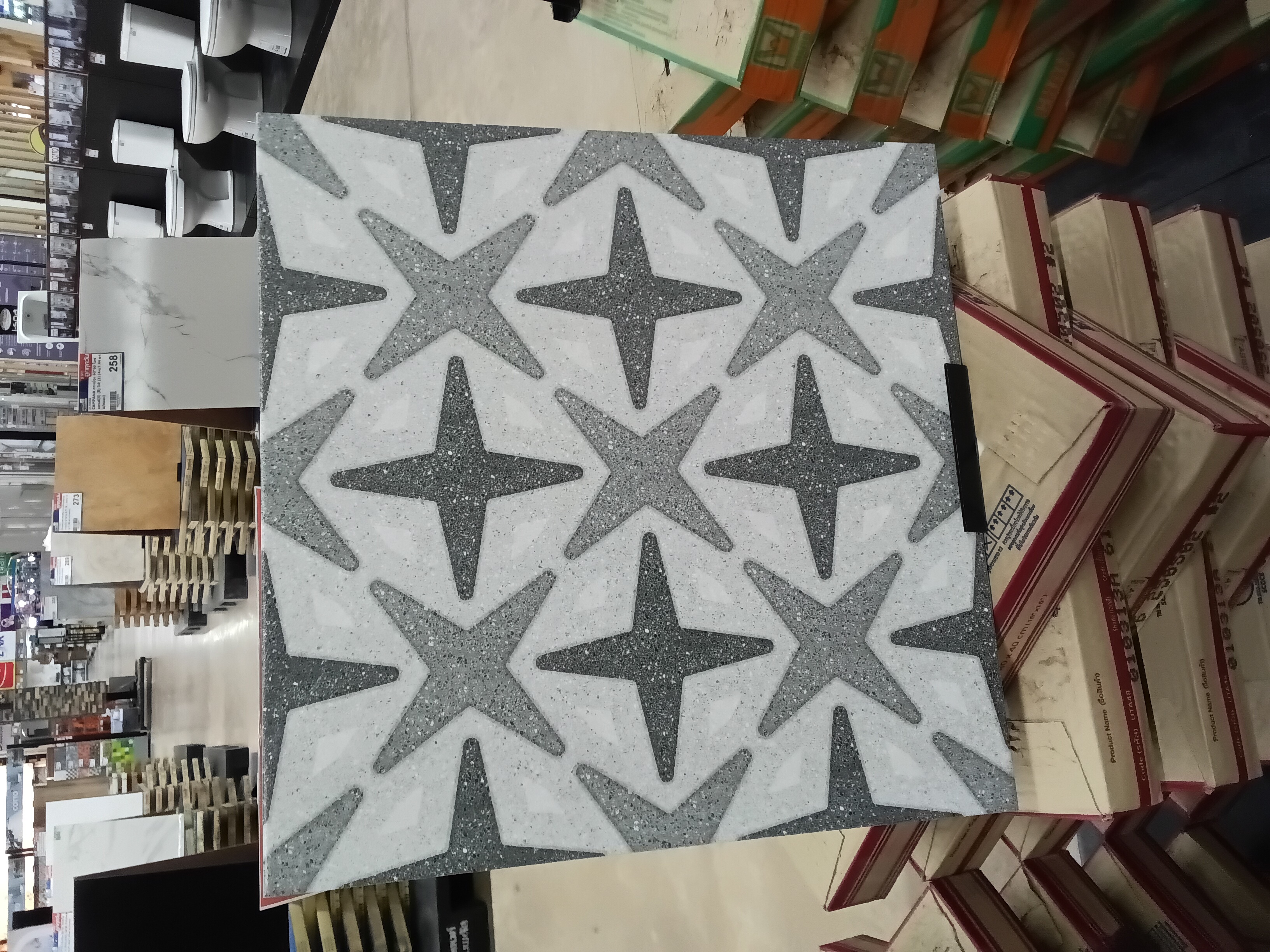 ไชโย กระเบื้อง 40*40 ไชยเข็มทิศ-เทา  (A)  Glossy (6ผ/1 ตร.ม/กล่อง)