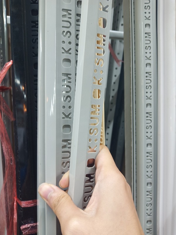 HOME คิ้วเหลี่ยม PVC KP2-102003 1.0ซม.*2.0 สีเทาอ่อน แบรนด์ นภวัส โปรดักส์ - ตกแต่ง ราคา 45 บาท