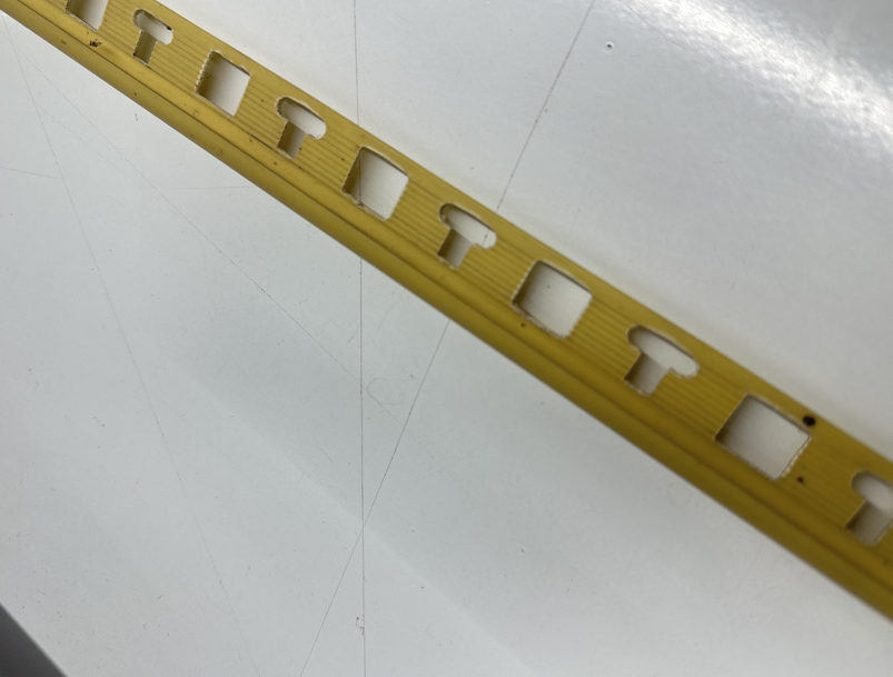 คิ้ว PVC รุ่น #214 สีเหลืองอ่อน VRV