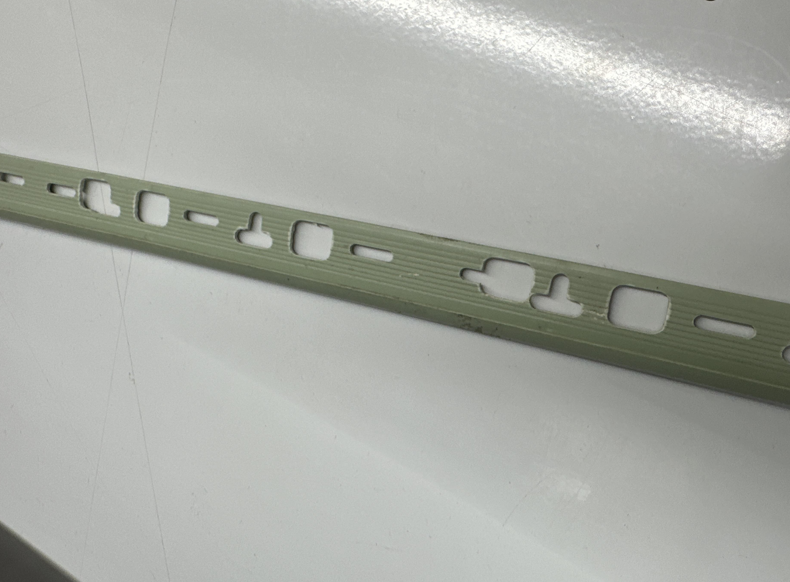 คิ้ว PVC รุ่น #505 สีเขียวสวันนา VRV