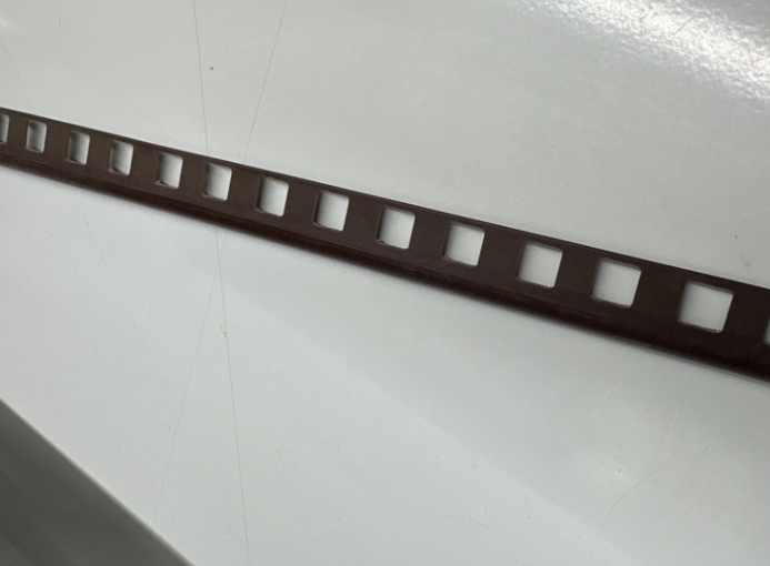 คิ้ว PVC รุ่น #402 สีน้ำตาลเข้ม VRV