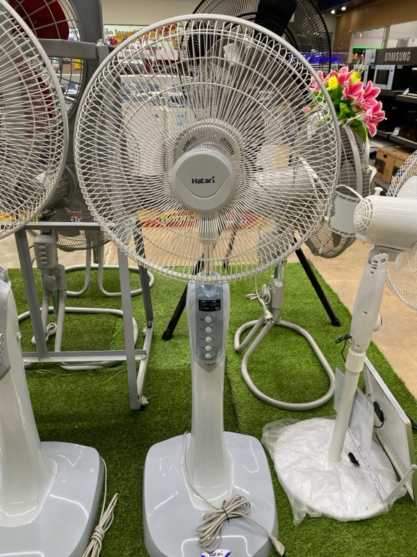 HATARI พัดลมตั้งพื้น รีโมท HA-P16R3 คละสี 16นิ้ว