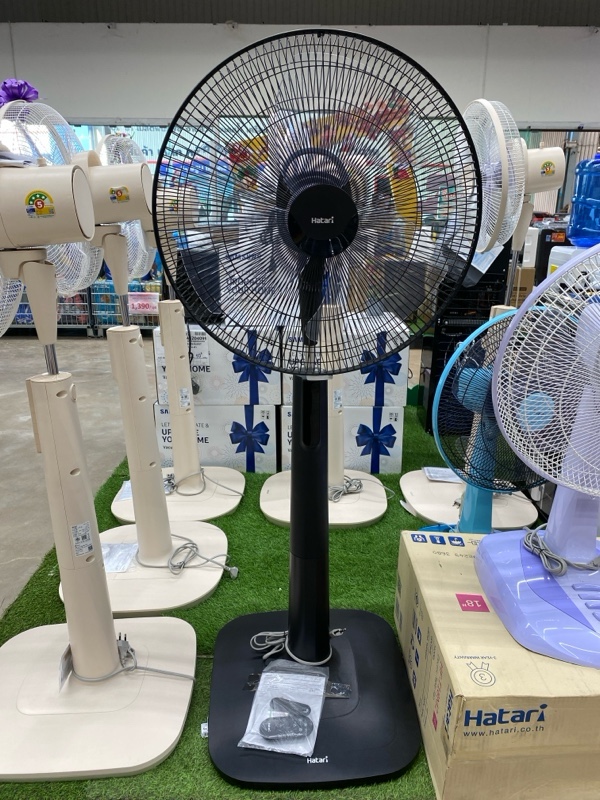 HATARI พัดลมตั้งพื้น รีโมท HF-P18R1 คละสี 18นิ้ว
